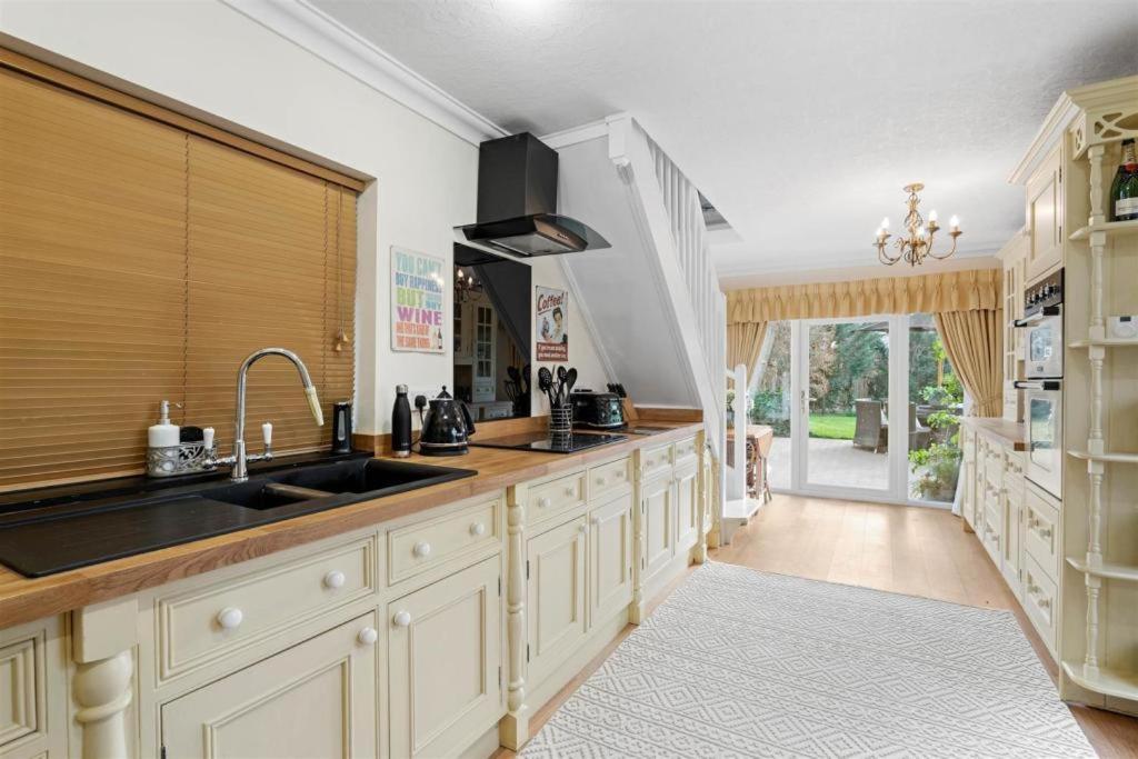 The Corner House, 36, Broadway Road, Apartman Evesham Kültér fotó