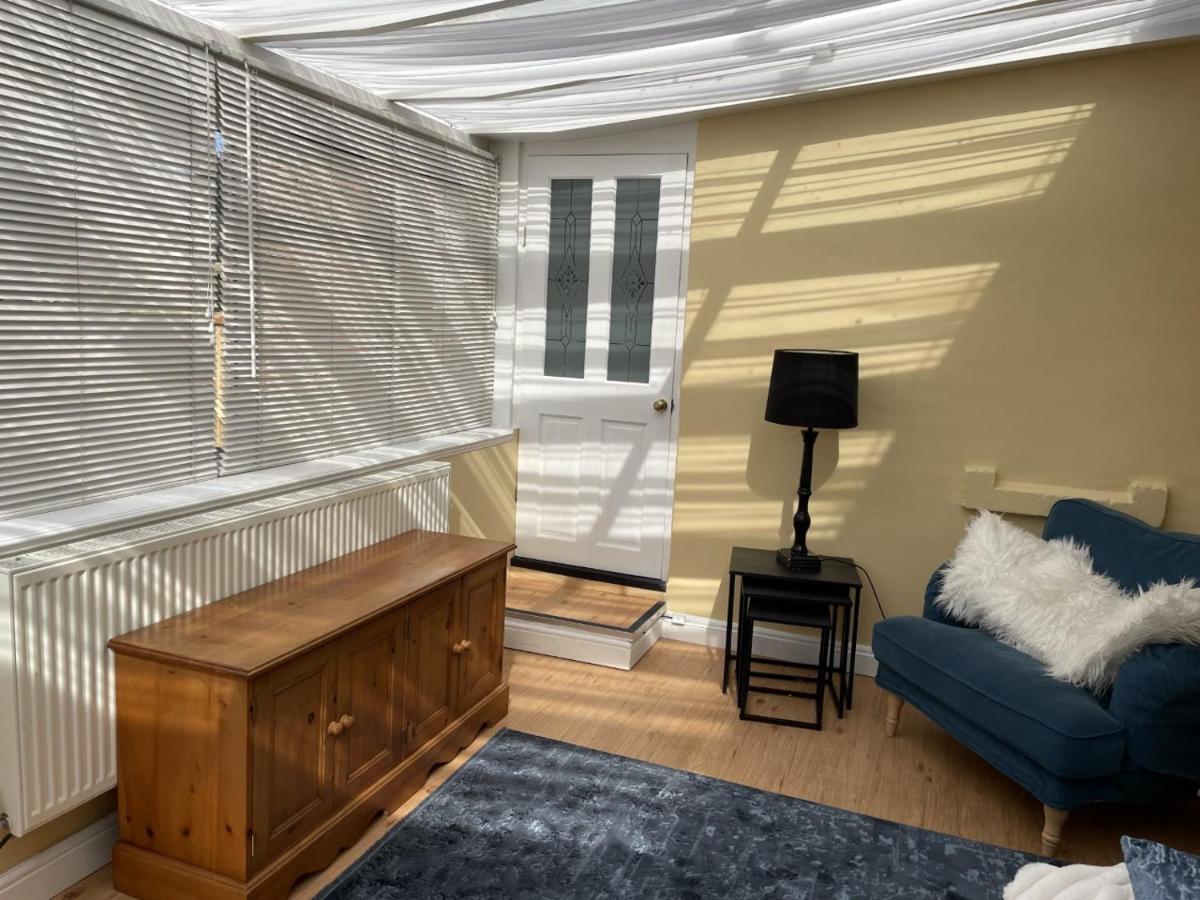 The Corner House, 36, Broadway Road, Apartman Evesham Kültér fotó